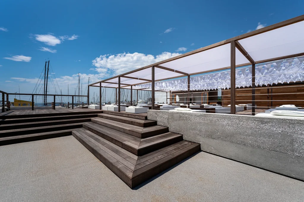 UNDER THE PALMO_HAYAMA MARINA
