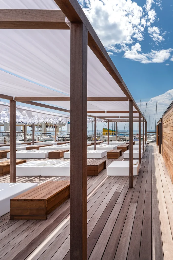 UNDER THE PALMO_HAYAMA MARINA